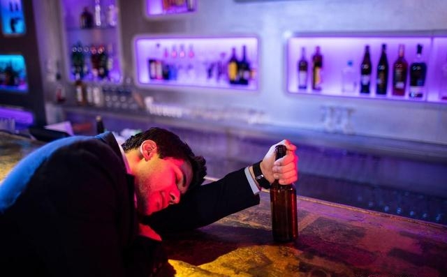 酒瘾怎么才能彻底戒掉？科学方法+专业干预，告别复饮烦恼